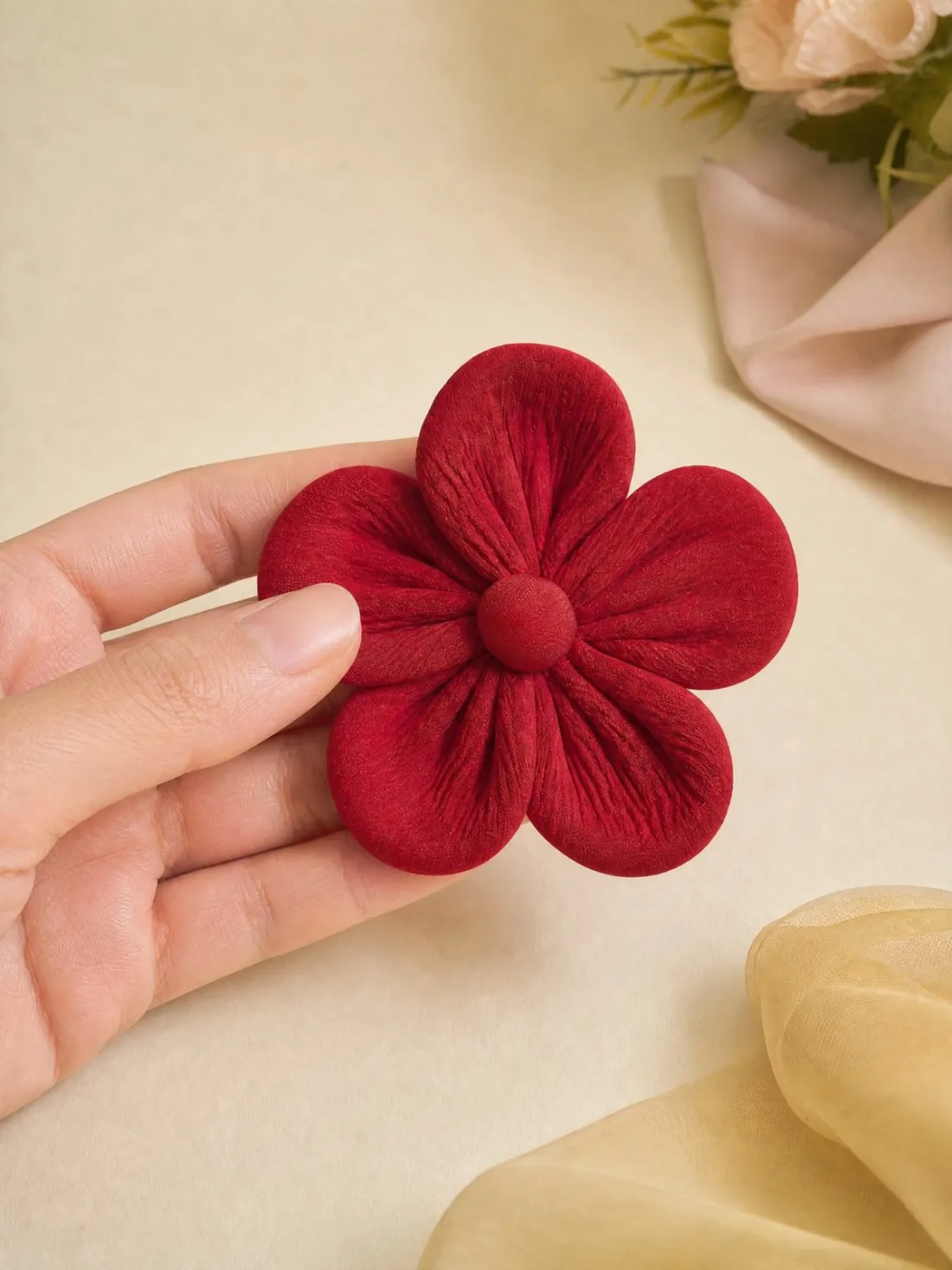 Five-Petal Bloom Brooch — Detail