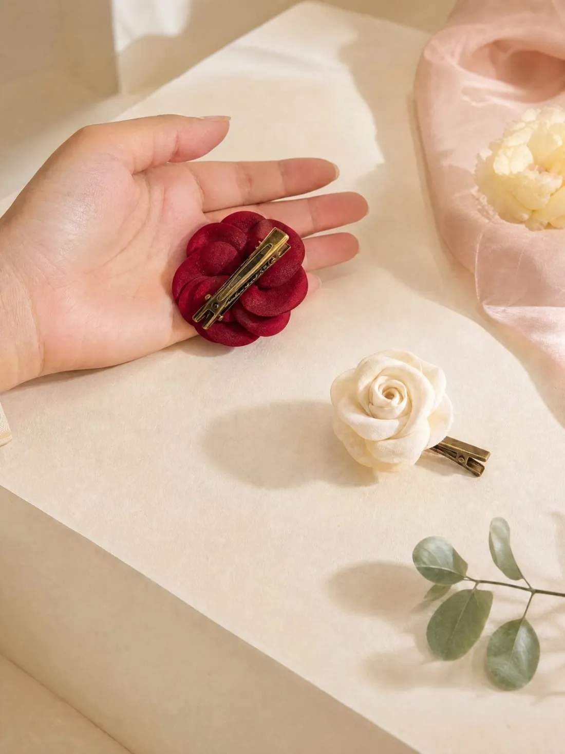 Twin Rose Hair Clip Set — Detail
