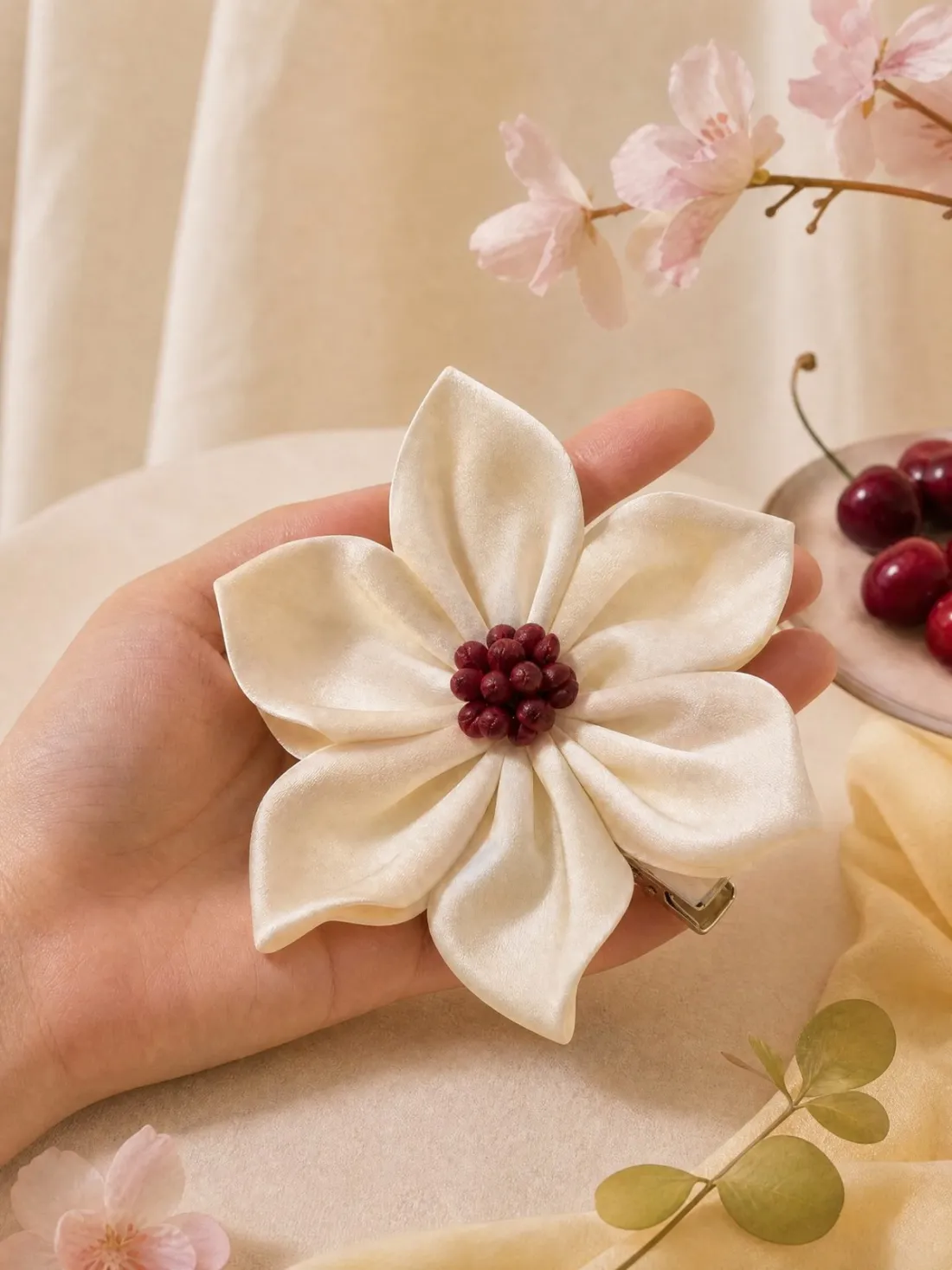 Sculpted Shoulder Bloom Clip — Detail